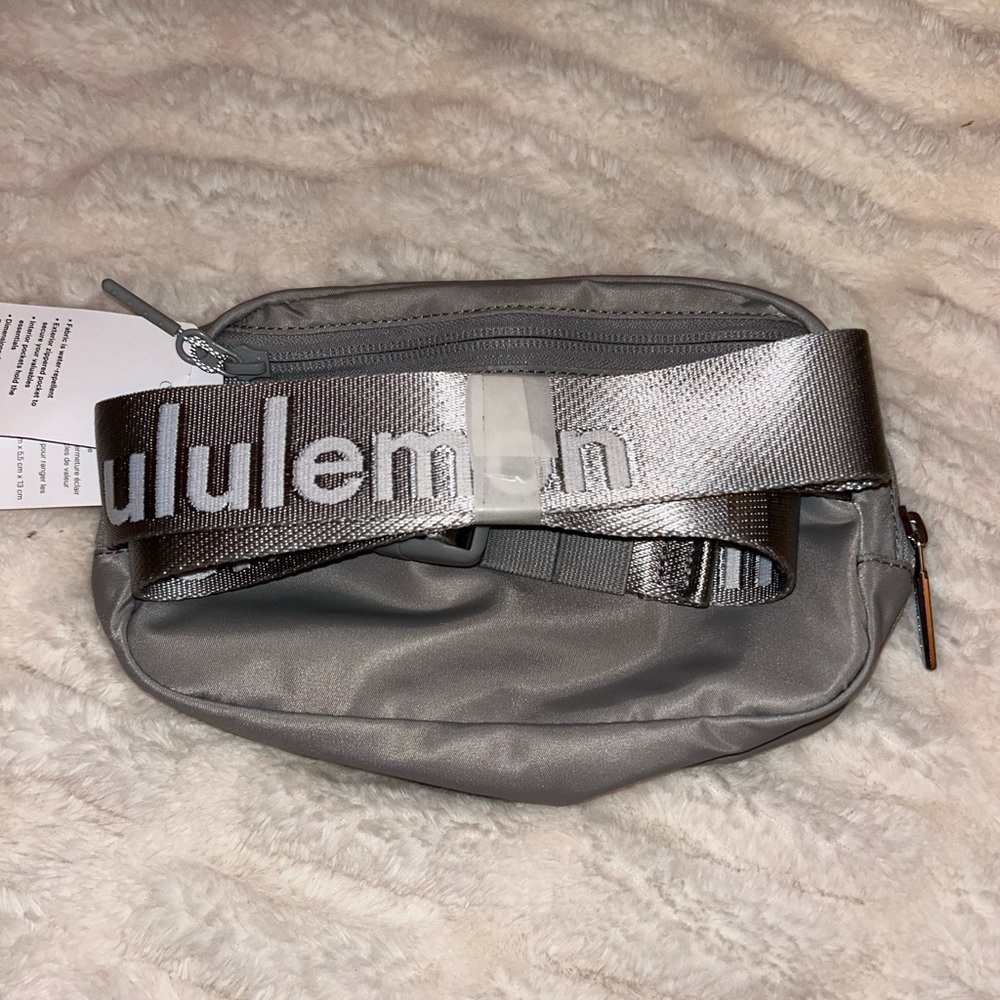 NWT Silver Lululemon Belt Bag - Picture 4 of 7